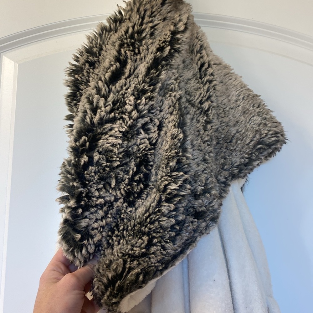 Pottery Barn Robe - Picture 2 of 3